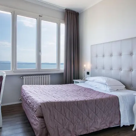 Hotel Degli Oleandri 3*